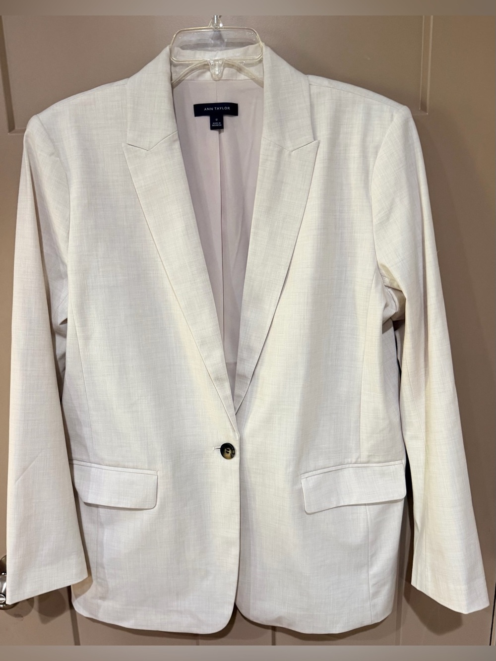 Ann Taylor Cream Single-Button Notch-Lapel Blazer